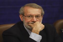 فرار لاریجانی از کارگزاران


