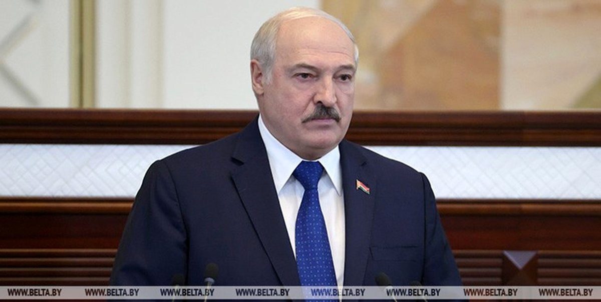 بدخواهان خارجی و داخلی میخواهند ما را خفه کنند