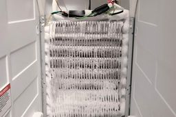 علت یخ زدن لوله‌های پشت یخچال چیست؟