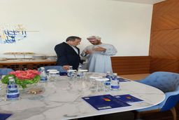 تصویری از گفتگوی خصوصی البوسعیدی و عراقچی