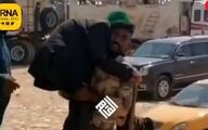 ببینید / حرکت تحسین‌برانگیز یک نظامی عراقی/ کمک به زائر سالخورده ایرانی در مرز+فیلم