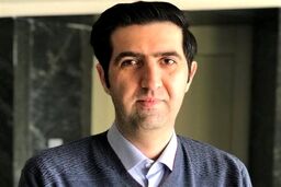 آجورلو : پزشکیان سیاست مدار غیرمتعارف است