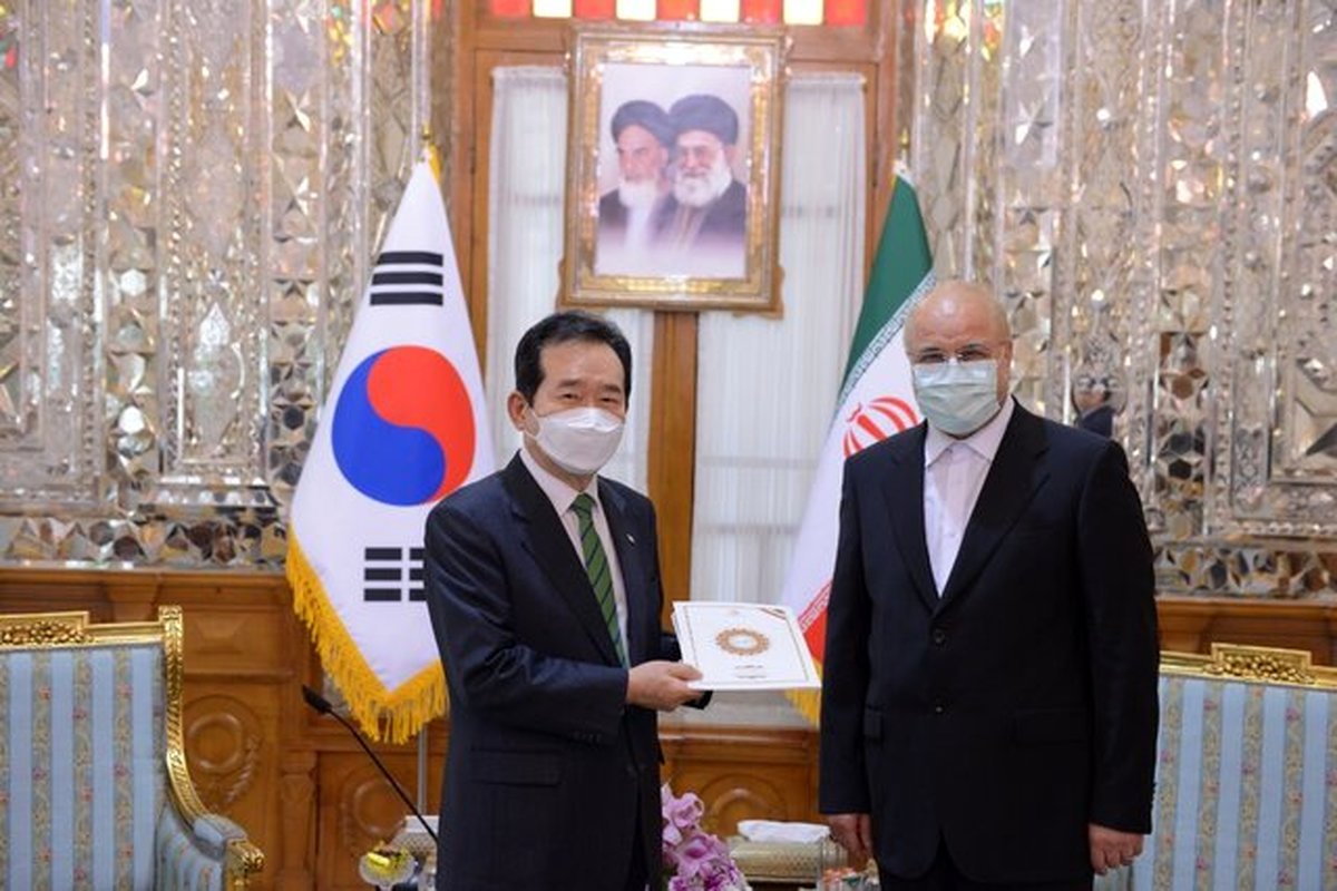 ماجرای پوشهای که رئیس مجلس به نخست وزیر کره جنوبی داد