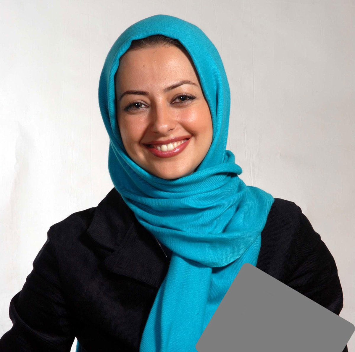 ژست خاص نفیسه روشن در جنگلهای شمال + عکس