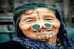 زن هایی یا ظاهر عجیب در هند+عکس