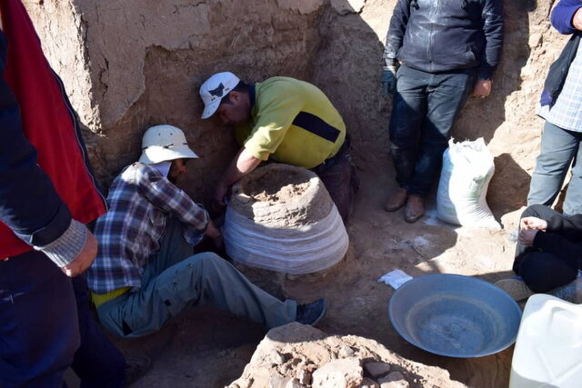 شاه نشین پیدا شد؛ کشف مهم باستان شناسی در کاشان + عکس