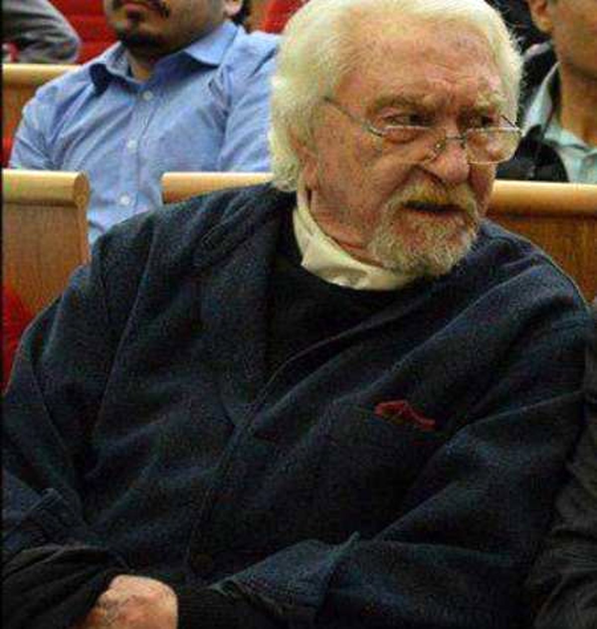 سطح هوشیاری داریوش شایگان پایین است