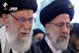 ببینیداشک‌های رهبر انقلاب هنگام اقامه نماز بر پیکر شهید سردار سلیمانی