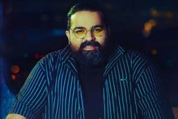 رضا صادقی: خواننده موفق کشورمان