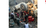 لحظه به لحظه با نجات راننده لودر در شیراز + عکس