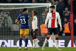 اقدام جالب وین گر نیوکسل: خداحافظ اخراجی! (عکس)