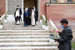 روحانی دفتر ریاست جمهوری را به رئیسی تحویل داد