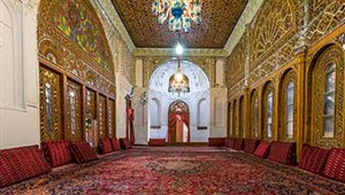 پشت پرده انتشار تصاویر زن بی حجاب در حسینیه امینیها