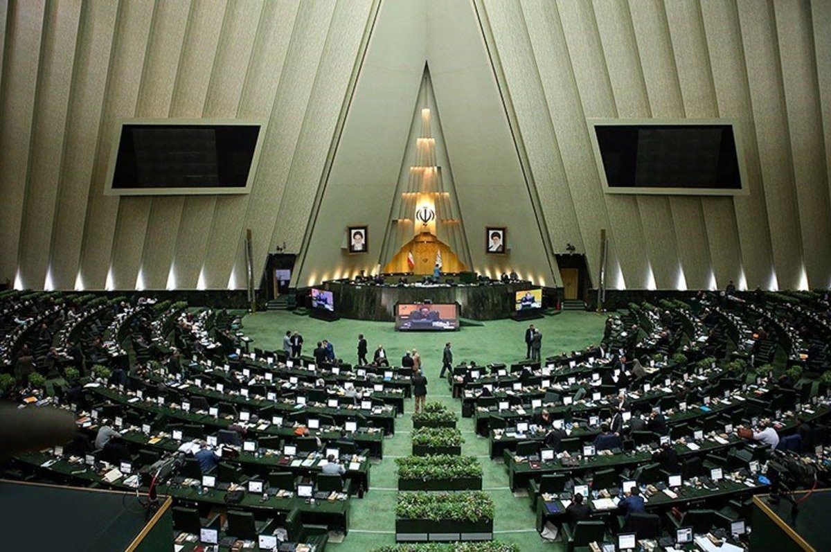 بررسی علت ریزش متروپل آبادان در دستور کار صحن مجلس