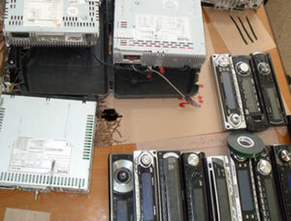 کشف ۴۲۰دستگاه ضبط سرقتی خودرو از یک مالخر