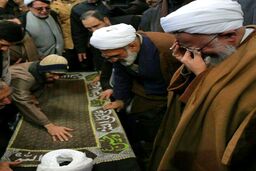 عکس| اشک‌های آیت‌الله جوادی‌آملی در تشییع شاگردش