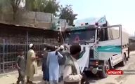 نیروهای طالبان پرچم پاکستان را پاره کردند