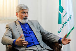 عضو ارشد موتلفه : امام جمعه کازرون فردی معتدل و با تقوا بود