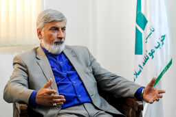 عضو ارشد موتلفه : امام جمعه کازرون فردی معتدل و با تقوا بود