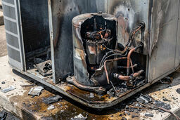 9علت ترکیدن کمپرسور کولر گازی + (علائم و نحوه پیشگیری)