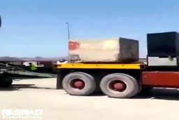 فیلمی دیدنی از جابجایی غول پیکر ترین زیردریایی ارتش