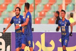صعود استقلال با پیش بینی استراماچونی؛ نفس آبی ها پشت گردن سرخ ها