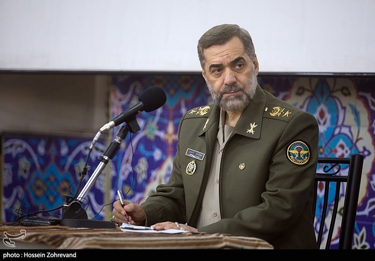 وزیر دفاع: زمان اخراج تروریستها در عراق تمدید نمیشود