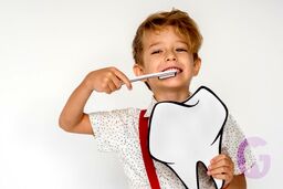 معاینه‌های دوره‌ای دندانپزشکی برای کودکان؛ از چه سنی باید شروع شود؟