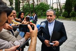 عراقچی: در میز مذاکره مقابله می‌کنیم