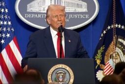 سلامت عقلی ترامپ با رفتارهای غیرعادی زیر سوال رفت + جزئیات