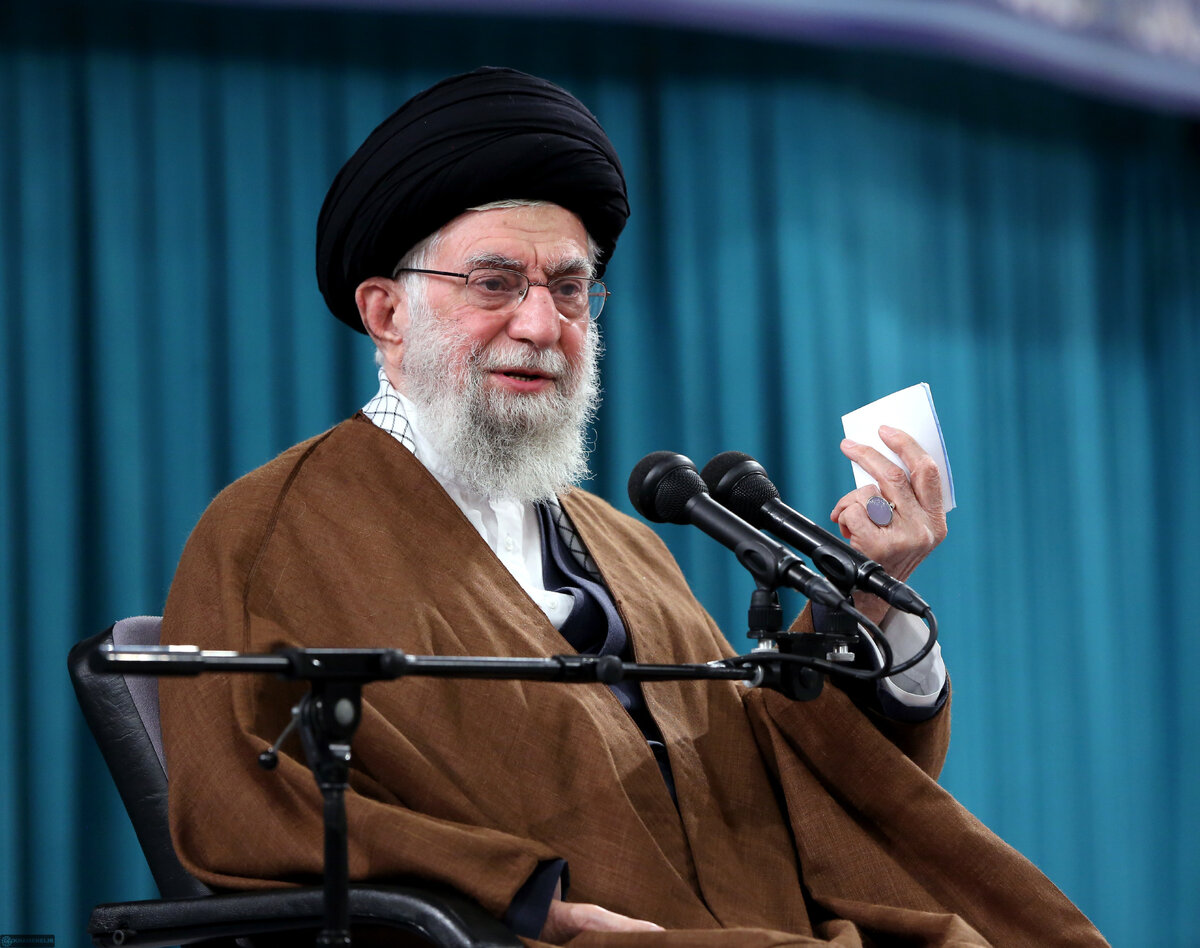 واکنش رهبر انقلاب به شعار مرگ بر آمریکای دانش‌آموزان