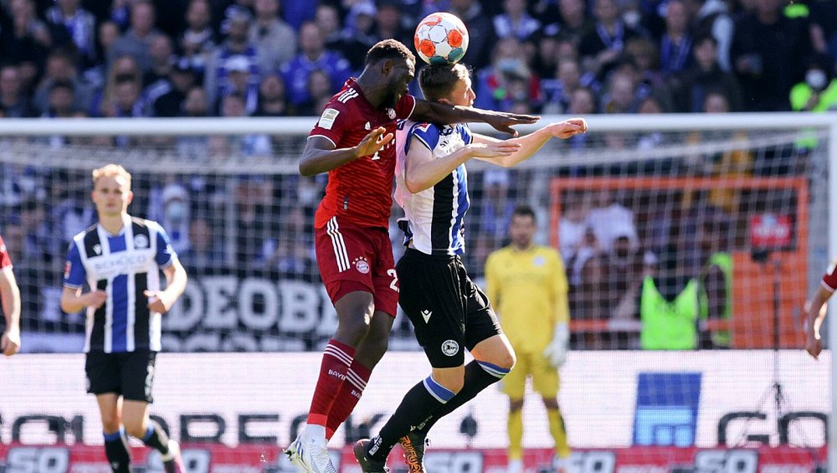 مدافع بایرن حریف را راهی بیمارستان کرد(عکس)