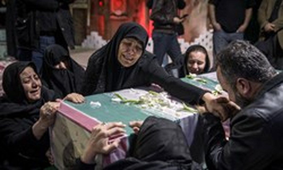 تشییع پیکر سه ملوان سانچی توسط نمازگزاران تهرانی