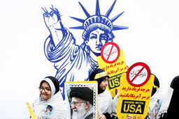 فارن افرز:ایران تبدیل به قدرت منطقه ای شده و همچنان با آمریکا مذاکره نخواهد کرد