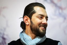 بهرام رادان از ایران فرار کرد؟ | عکس لورفته از شنا کردن بازیگر نقش ناصرالدین شاه در پنت هاوس لاکچری