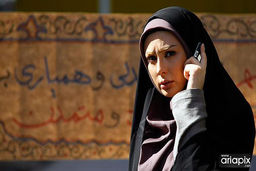 کتک کاری وحشتناک نیوشا ضیغمی در خیابان | نیوشا ضیغمی راهی بیمارستان شد