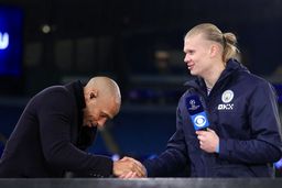 آنری به نمایندگی اسطوره‌ها به هالند تعظیم می‌کند!