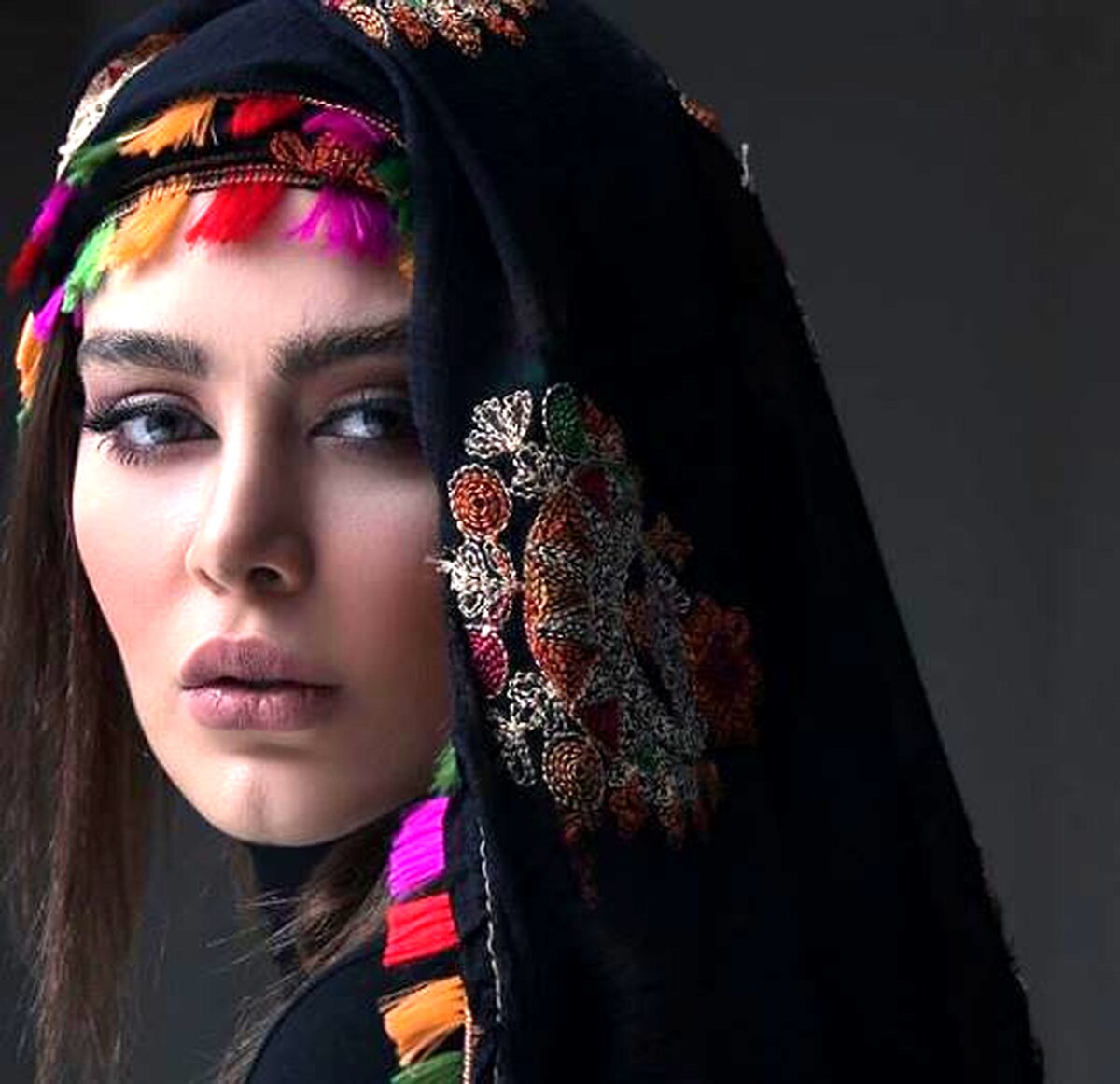 لباس نامتعارف سحر قریشی کنار آب +عکس دیده نشده