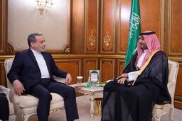 لحظه دیدار عراقچی و بن سلمان در جده + فیلم