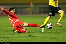 تساوی نفت مسجدسلیمان و پرسپولیس در یک بازی بد در یک زمین بسیار بد