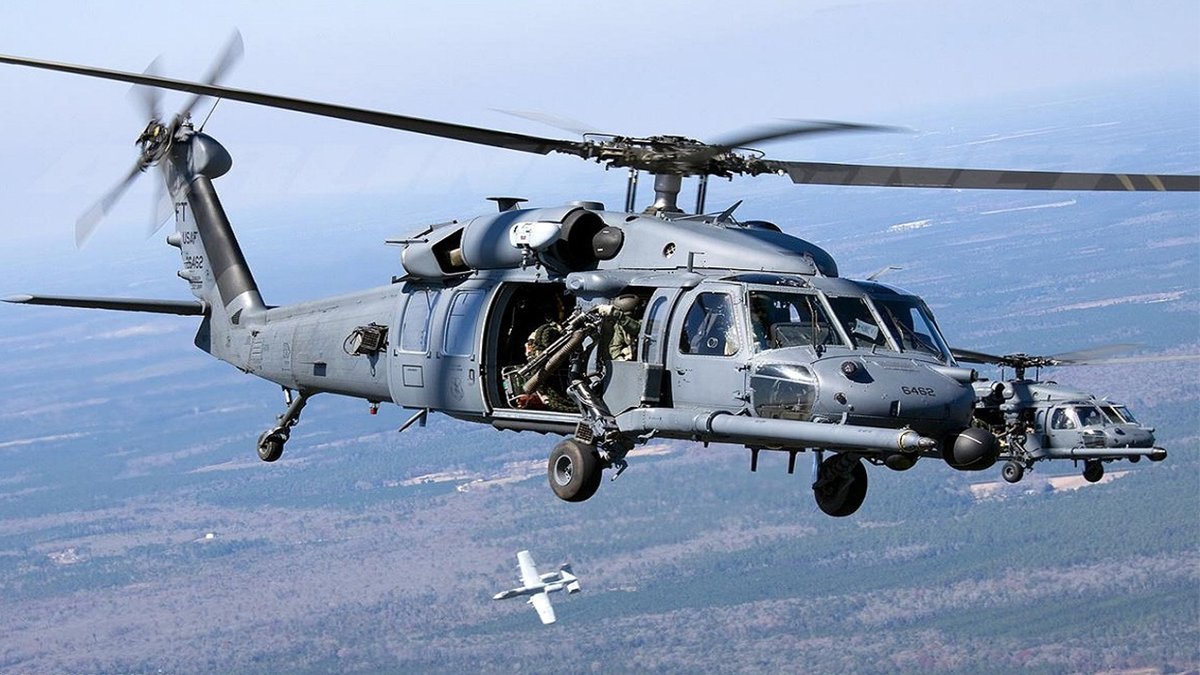 پرواز هلی کوپترهای نظامی آمریکا بر فراز آسمان توکیو