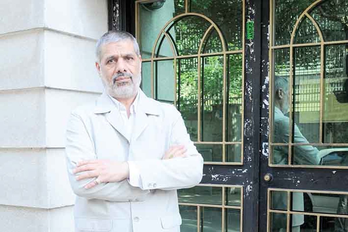 سیاستمدار در پشت پرده