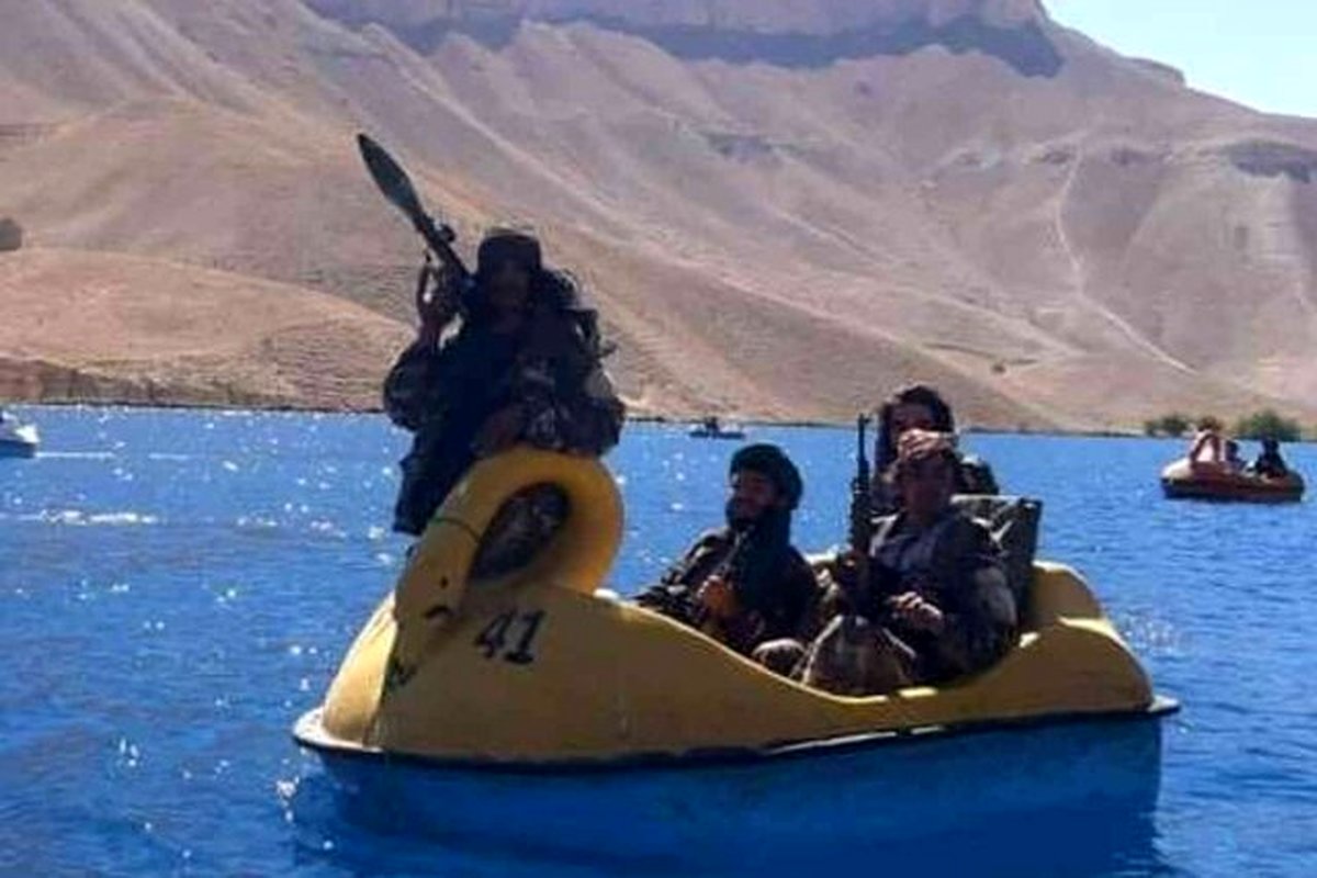 دستورات جدید به طالبهای جوان: زیادی خوشگذرانی نکنید سلفی هم نگیرید