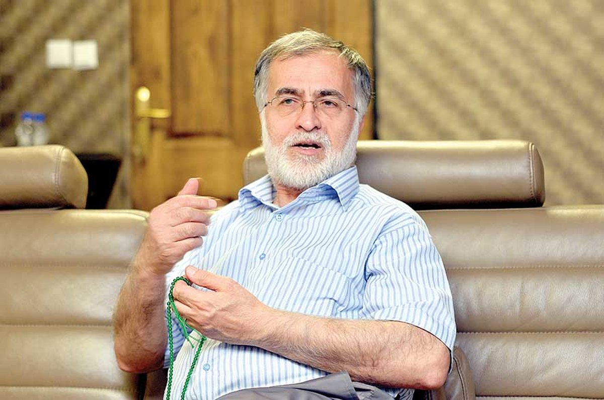 دوقطبی بین واعظی و جهانگیری واقعیت دارد؟/عطریانفر: واعظی و جهانگیری همکاران خوبی برای هم هستند/ مخالفان داخلی روحانی پیگیر تحلیل بردن نیروی دولت و ناکارآمد نشان دادن آن هستند/تضعیف دولت، تضعیف نظام است/بر سر شاخ، بن می برند