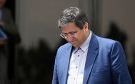 همتی در میان انکارها