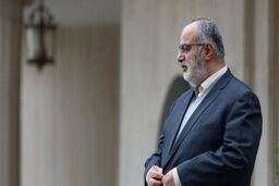 حسام الدین آشنا: دست بردارید!
