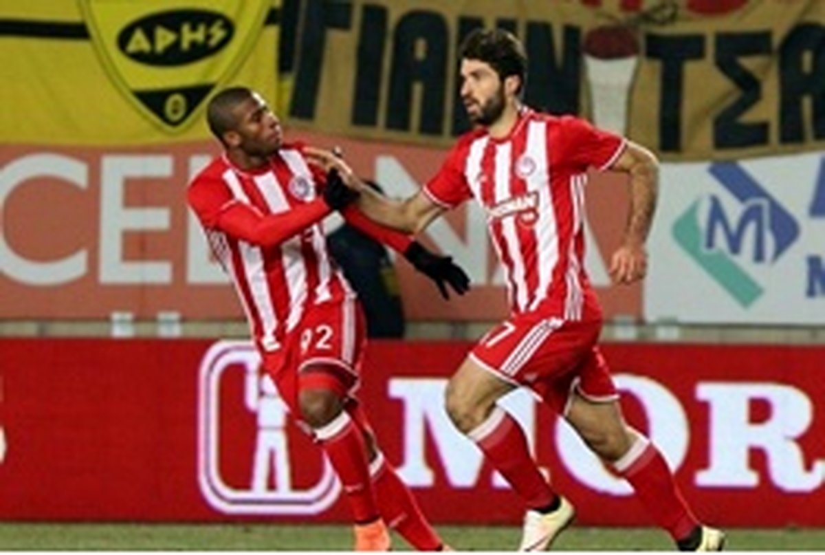 انصاریفرد المپیاکوس را صدرنشین کرد