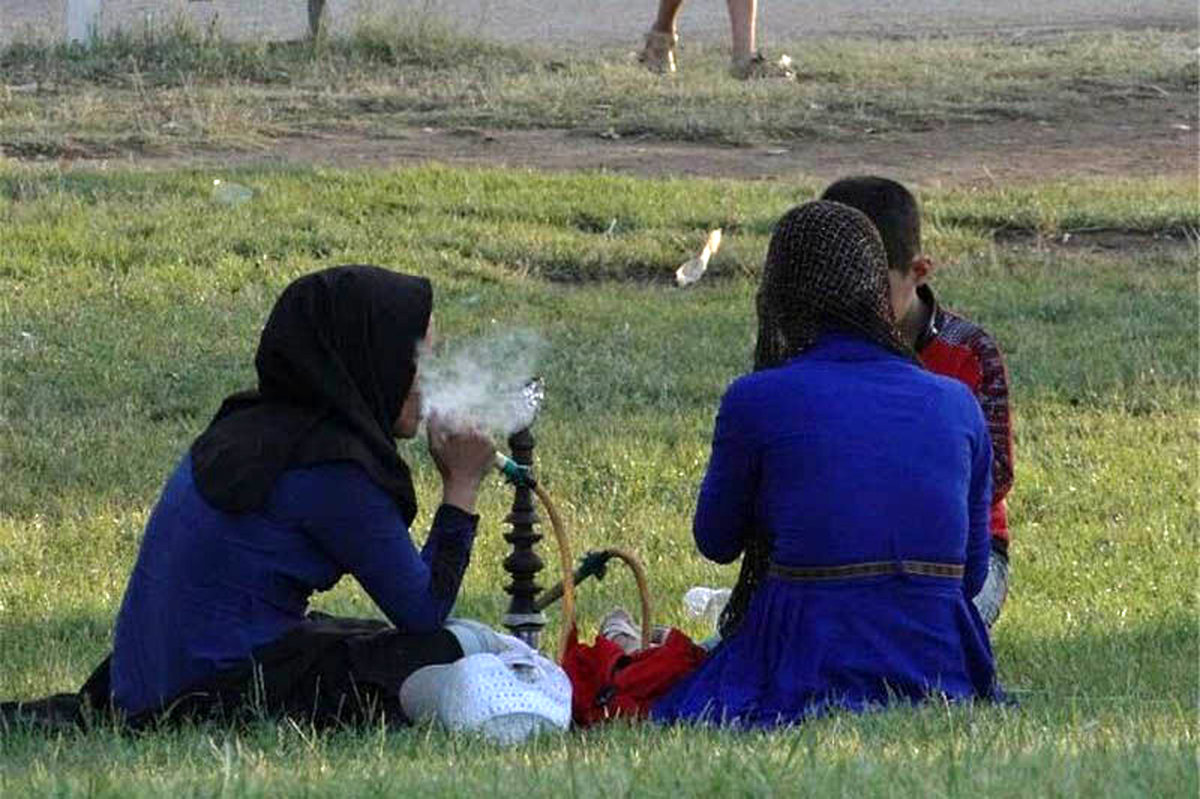 روانگردان ها در قلیان ؛ دختران و زنان ایرانی در حال نابودی خود هستند