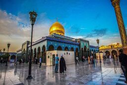 برپایی نماز جماعت در بارگاه حضرت زینب(س)