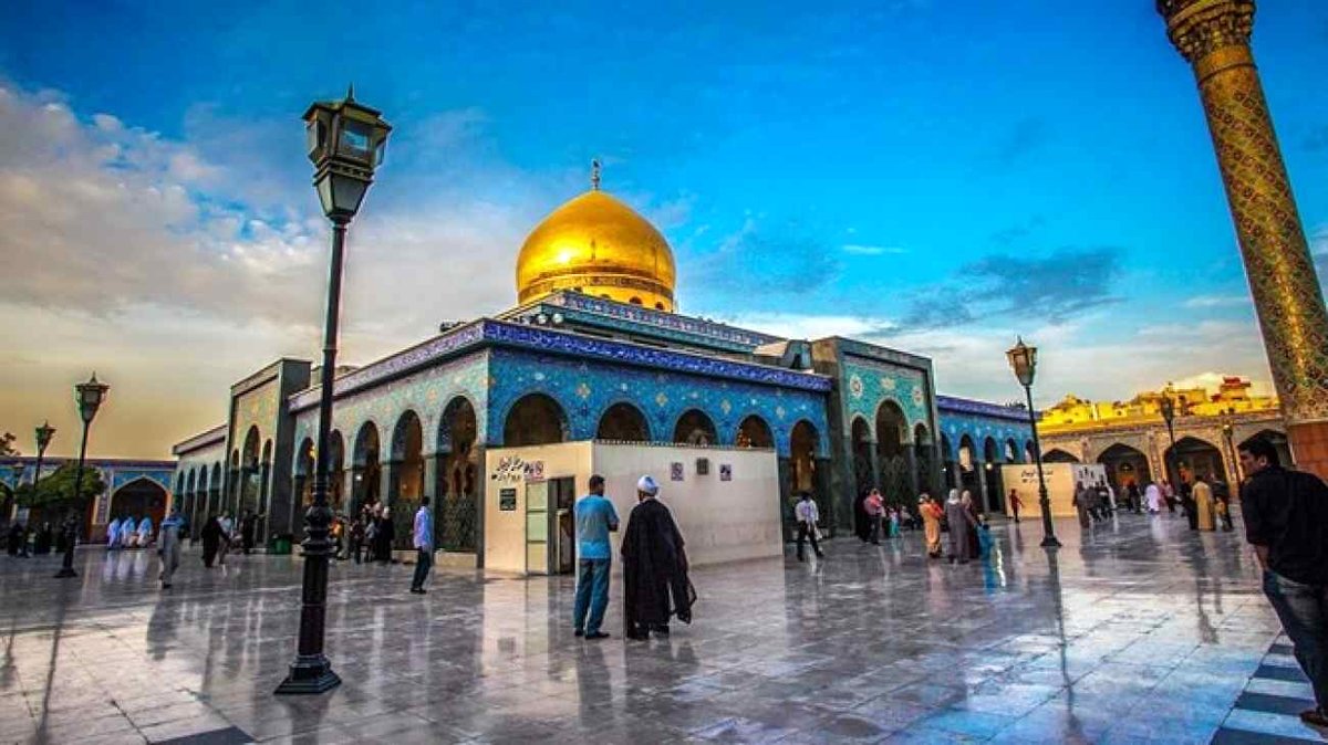 برپایی نماز جماعت در بارگاه حضرت زینب(س)
